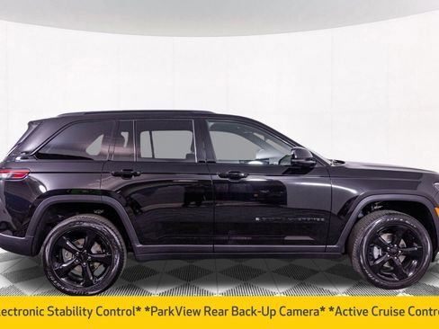 New 2025 Jeep Grand Cherokee Altitude image 8