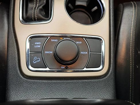 Used 2017 Jeep Grand Cherokee Limited AWD/4WD image 28