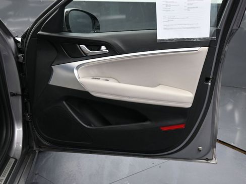 Used 2023 Genesis G70 2.0T image 36