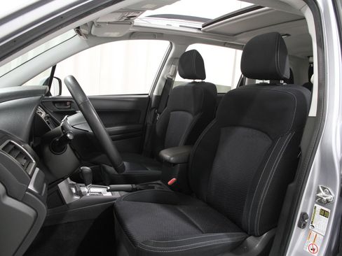 Used 2017 Subaru Forester 2.5i Premium w/ All-Weather Package image 5