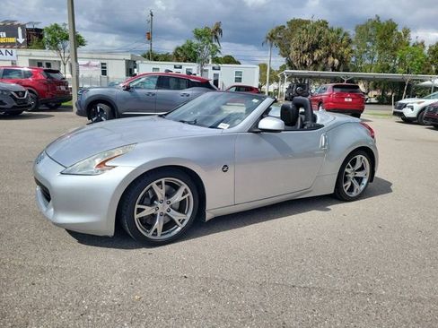 Used 2011 Nissan 370Z Touring w/ Sport Pkg image 8