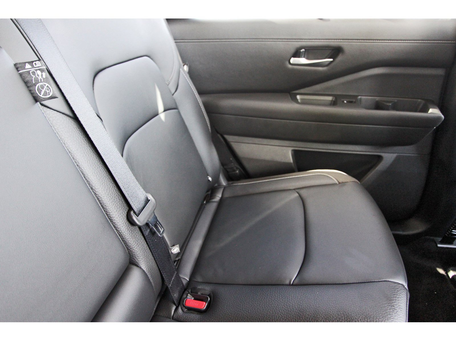 Certified 2025 Nissan Pathfinder SL FWD image 16