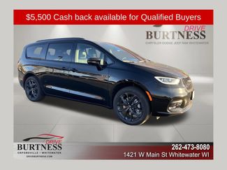 New 2026 Chrysler Pacifica Limited w/ S Appearance Package AWD/4WD 360° Tour