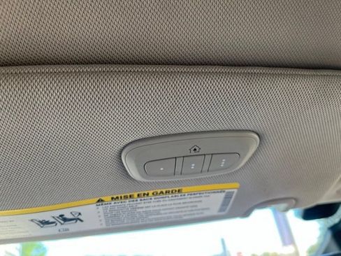 Used 2022 Chrysler Pacifica Touring-L FWD image 32