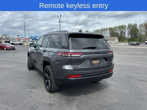 Used 2024 Jeep Grand Cherokee Altitude image 6