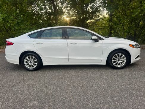Used 2018 Ford Fusion S FWD image 2