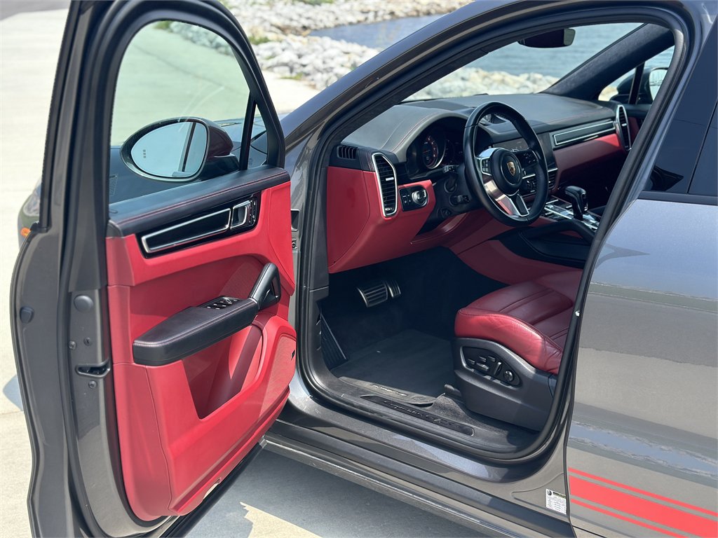 Used 2022 Porsche Cayenne GTS AWD/4WD image 15