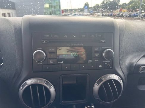 Used 2017 Jeep Wrangler Unlimited Sport w/ Mopar Black Appearance Group AWD/4WD image 12