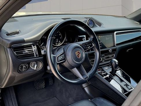 Used 2023 Porsche Macan Turbo AWD/4WD image 4
