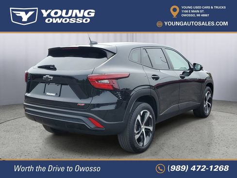 Used 2024 Chevrolet Trax RS FWD image 3