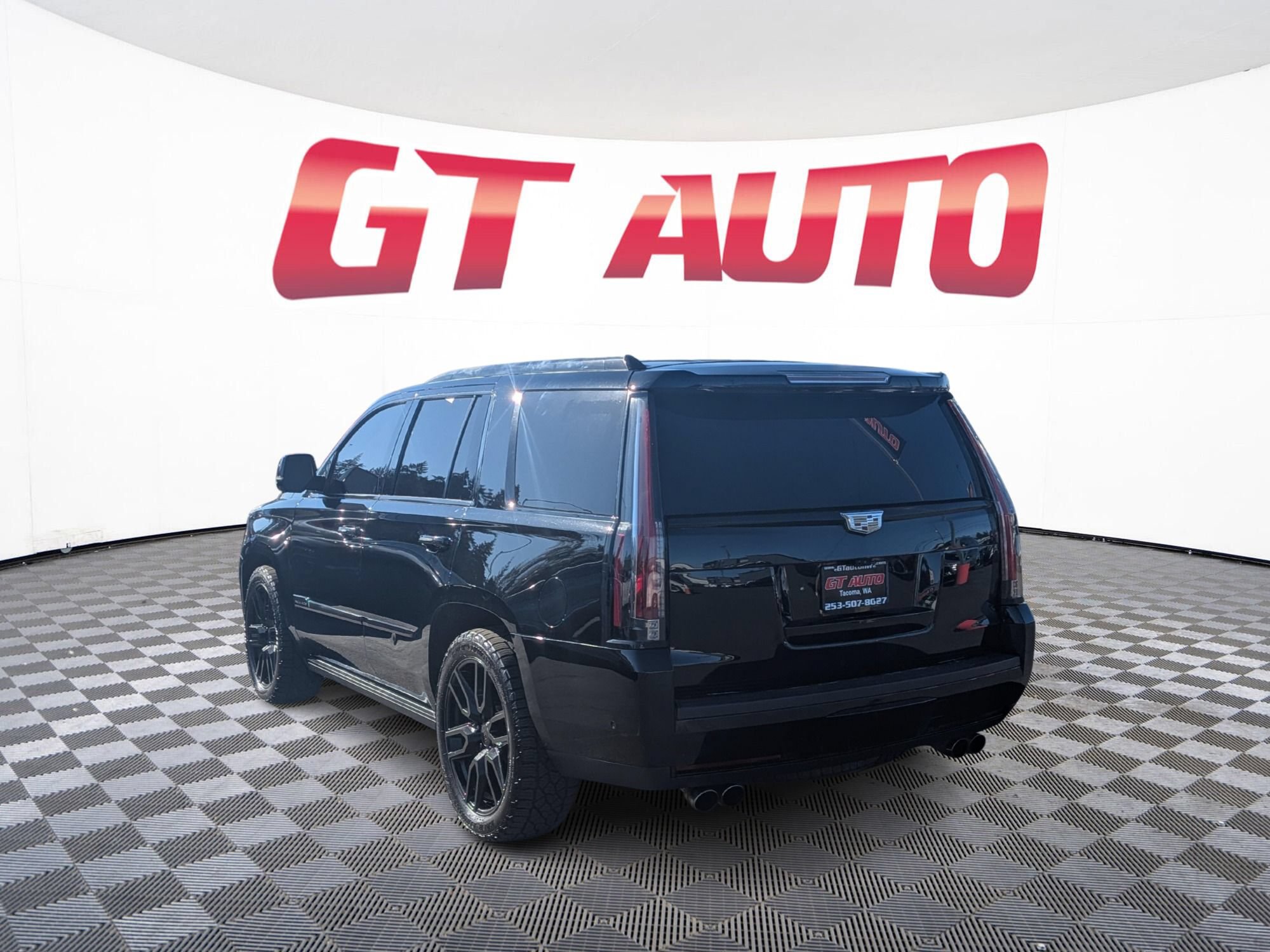 Used 2019 Cadillac Escalade Platinum AWD/4WD image 3