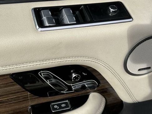 Used 2019 Land Rover Range Rover Long Wheelbase Supercharged image 22