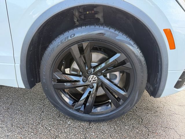 Certified 2023 Volkswagen Tiguan SE R-Line FWD image 17