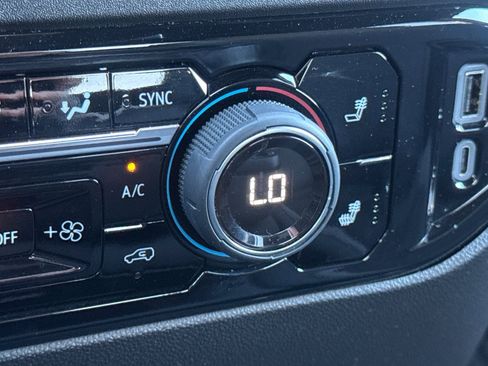 Used 2024 Chevrolet Silverado 1500 LT image 29