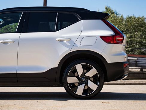 Certified 2023 Volvo XC40 Recharge Ultimate AWD/4WD image 3
