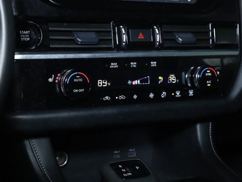 Used 2025 Nissan Pathfinder SV image 27