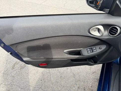 Used 2016 Nissan 370Z Coupe RWD image 10