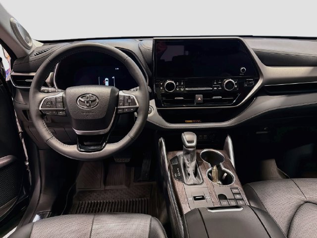 Used 2026 Toyota Highlander Limited AWD/4WD image 19