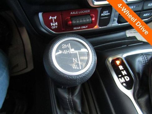 Used 2024 Jeep Gladiator Mojave AWD/4WD image 14