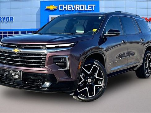 Used 2025 Chevrolet Traverse High Country image 3