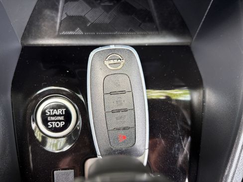 Used 2025 Nissan Versa SV FWD image 21