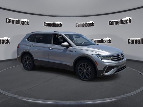 Used 2022 Volkswagen Tiguan SE FWD image 1