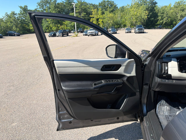 Used 2024 Nissan Pathfinder SV AWD/4WD image 23