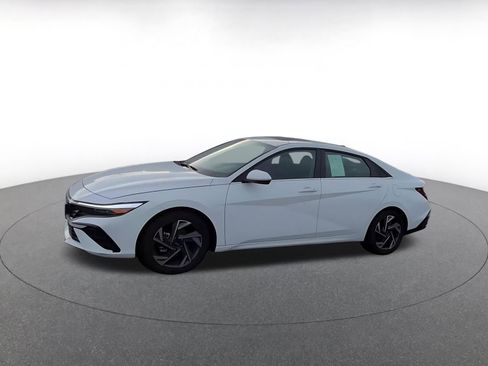 Used 2025 Hyundai Elantra SEL image 9