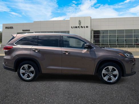 Used 2018 Toyota Highlander Limited image 2