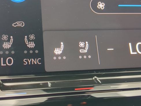 Certified 2024 Volkswagen Atlas Cross Sport SE FWD image 25