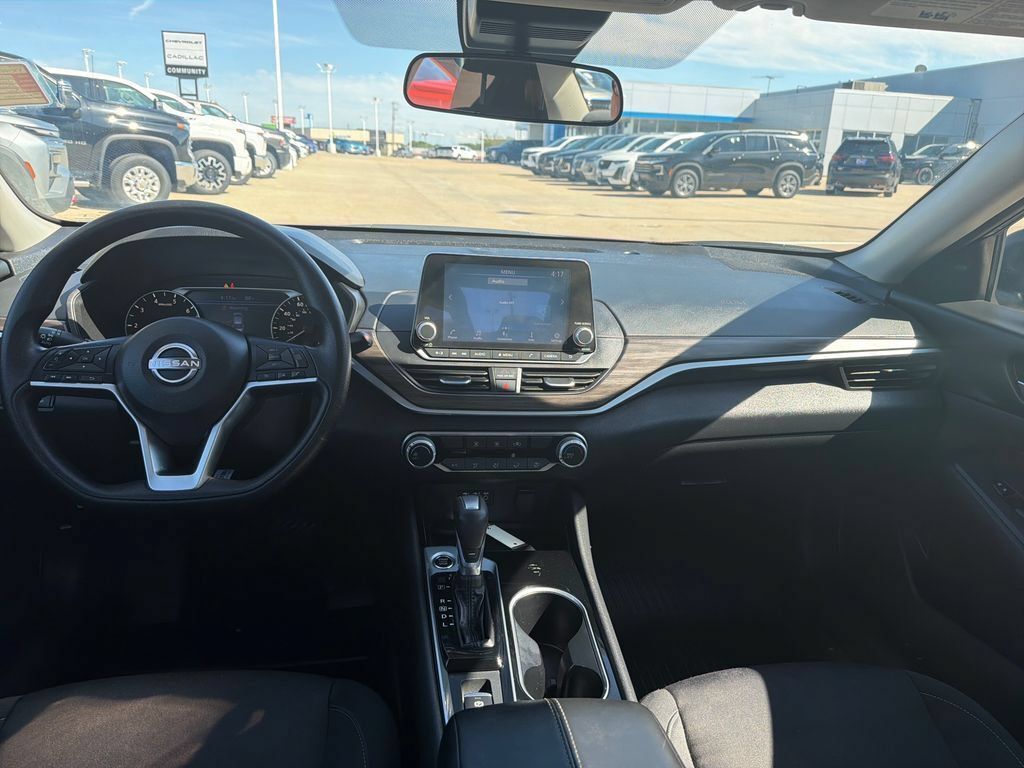 Used 2024 Nissan Altima 2.5 SV AWD/4WD image 12