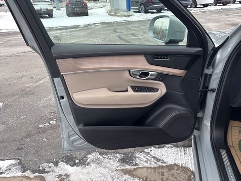 Certified 2025 Volvo XC90 B6 Plus image 16