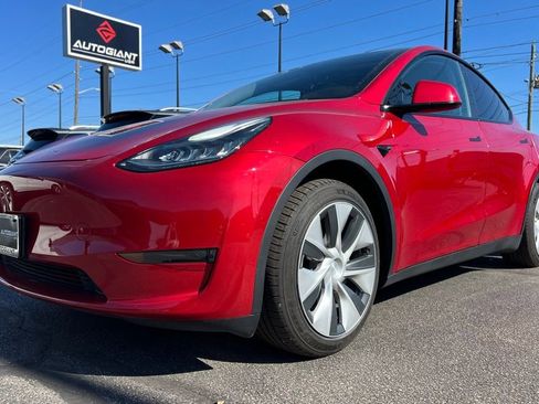 Used 2021 Tesla Model Y Long Range image 14