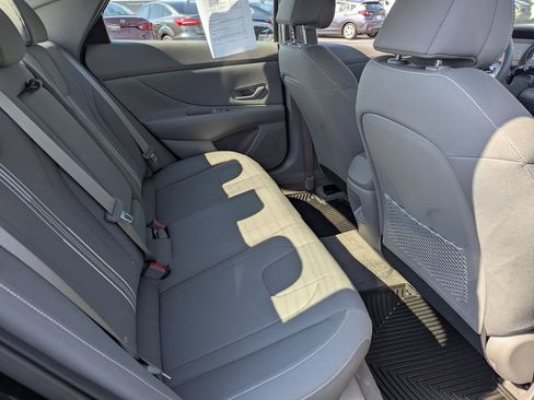 Used 2025 Hyundai Elantra SEL FWD image 31