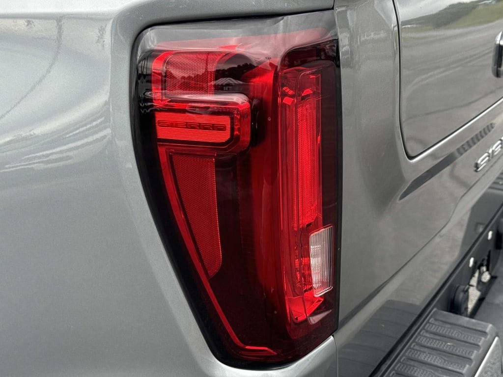 Used 2025 GMC Sierra 1500 SLT AWD/4WD image 10