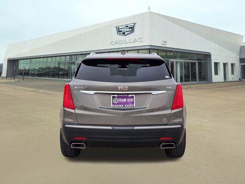 Used 2018 Cadillac XT5 Luxury w/ Driver Awareness Package image 5