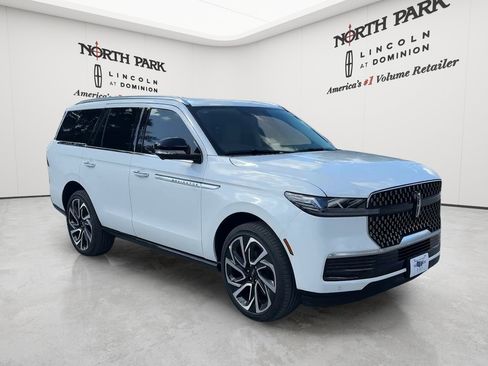 New 2027 Lincoln Navigator Reserve RWD image 7