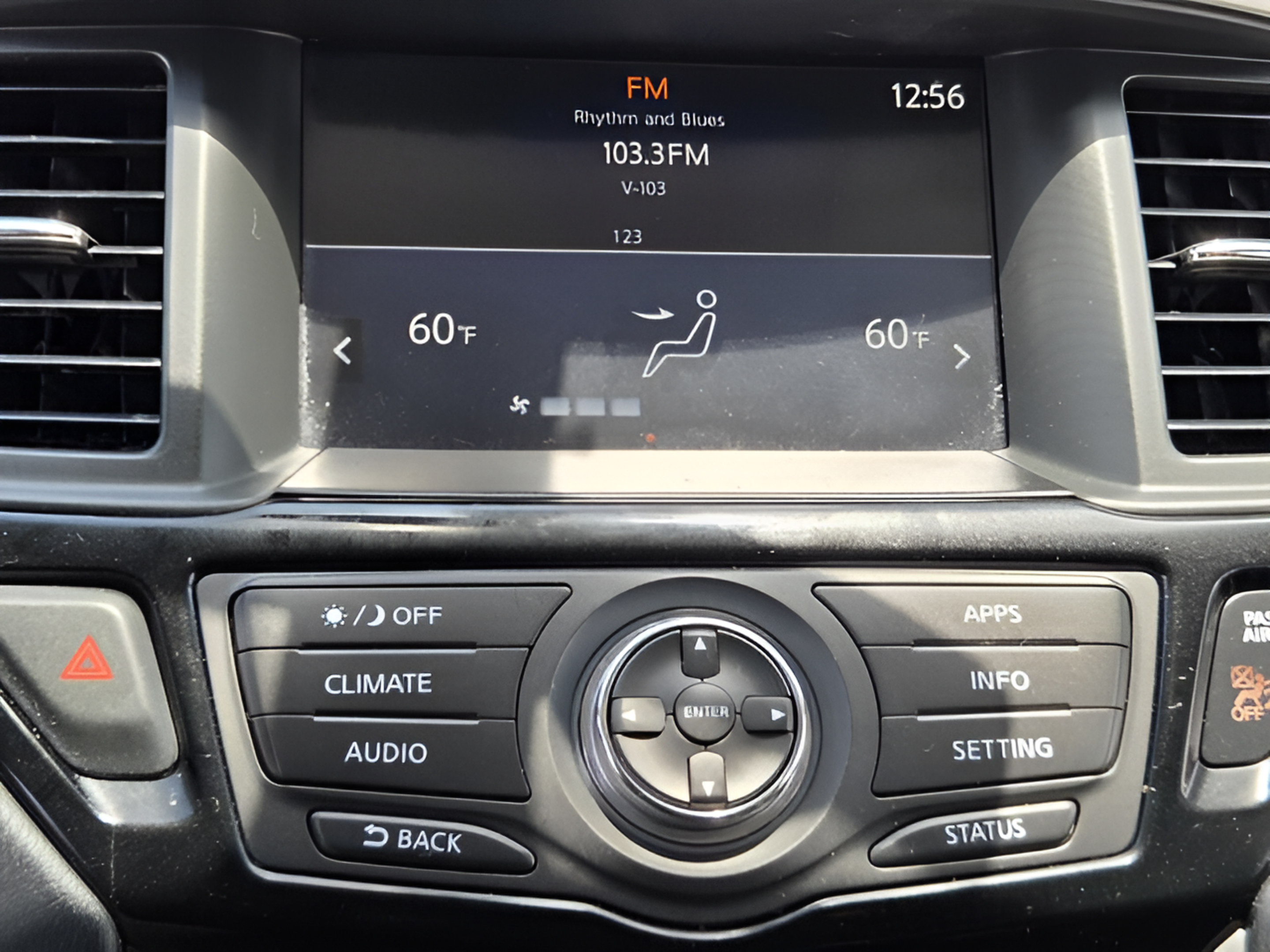 Used 2020 Nissan Pathfinder SV AWD/4WD image 17