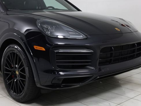 Used 2022 Porsche Cayenne GTS w/ Premium Package Plus AWD/4WD image 38