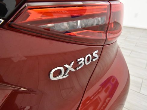 Used 2017 INFINITI QX30 Sport w/ Sport Leather Package image 33