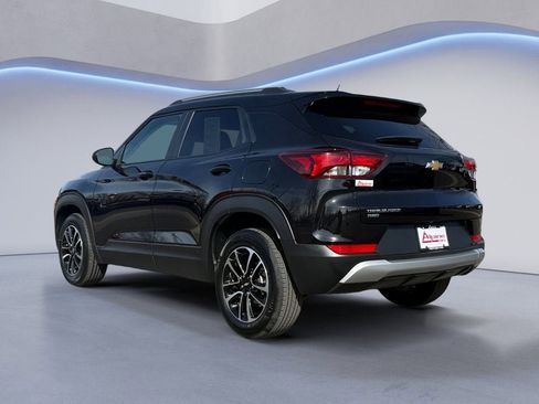 Used 2025 Chevrolet TrailBlazer LT image 3