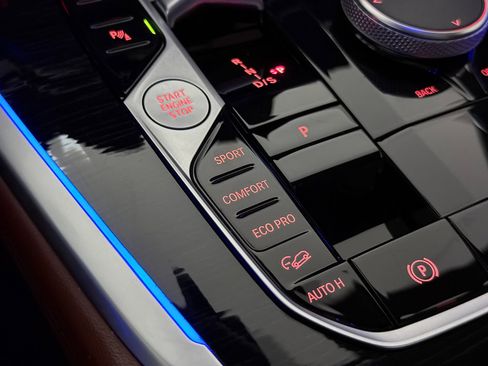 Used 2023 BMW X7 M60i w/ Climate Comfort Package image 40