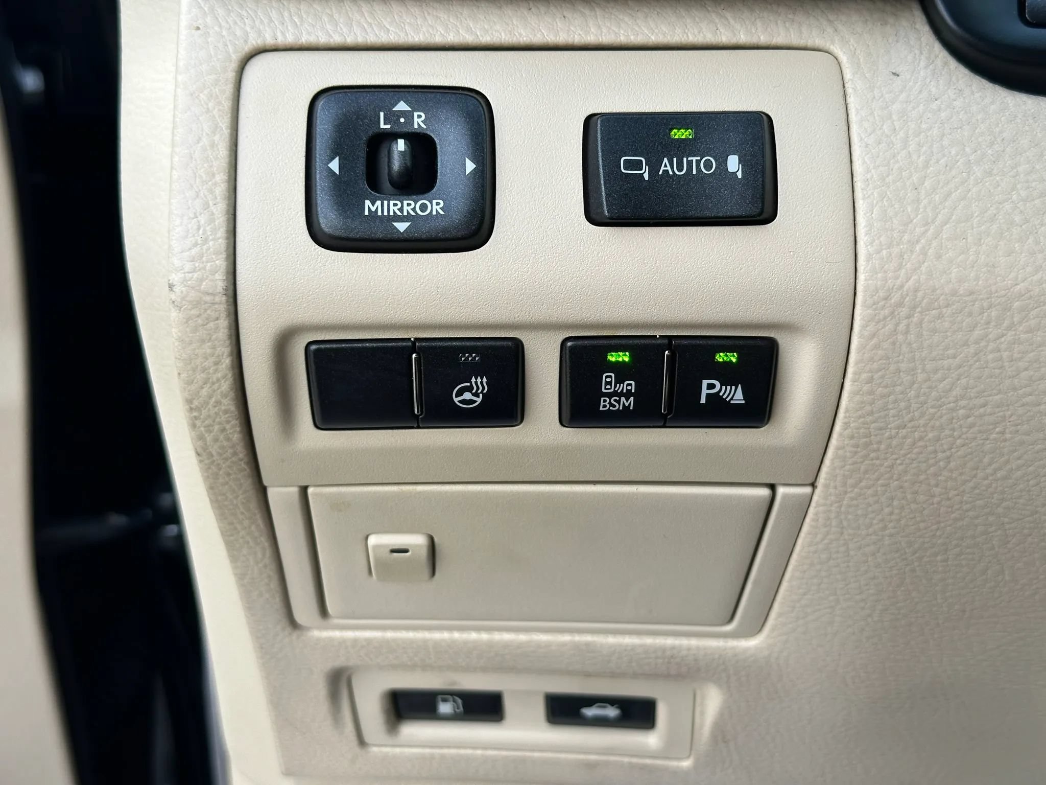 Used 2014 Lexus LS 460 AWD w/ Comfort Package image 39