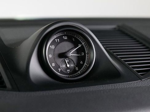 Certified 2025 Porsche Macan image 24