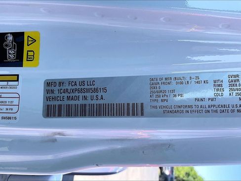 Used 2025 Jeep Wrangler Unlimited Sahara w/ Safety Group AWD/4WD image 3