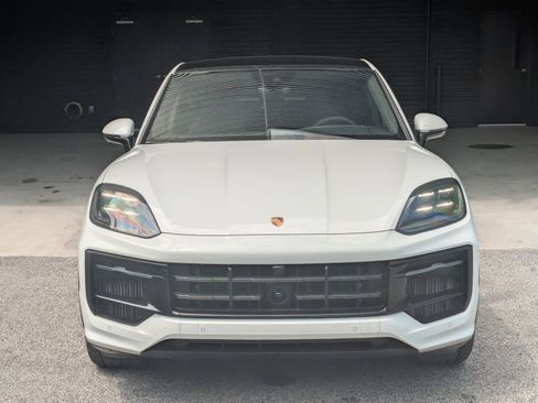 New 2025 Porsche Cayenne GTS image 6