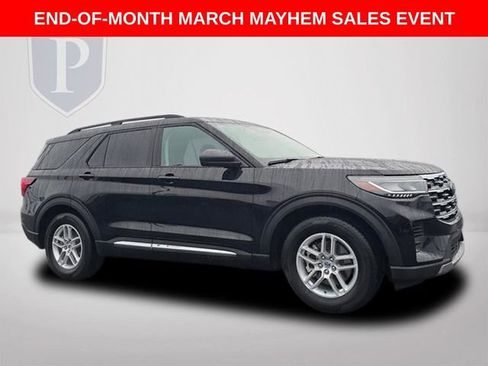 Used 2025 Ford Explorer Active image 2