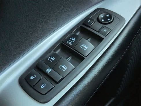 Used 2019 Dodge Journey SE w/ Blacktop Package image 38