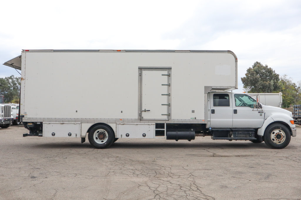 Used 2015 Ford F650 2WD Crew Cab Super Duty image 12