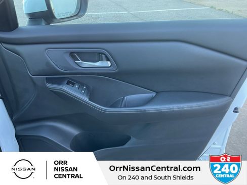 New 2024 Nissan Rogue SV image 10